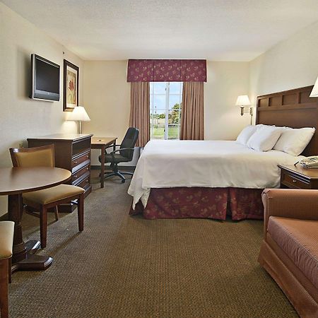 Super 8 By Wyndham Bowling Green North Room photo