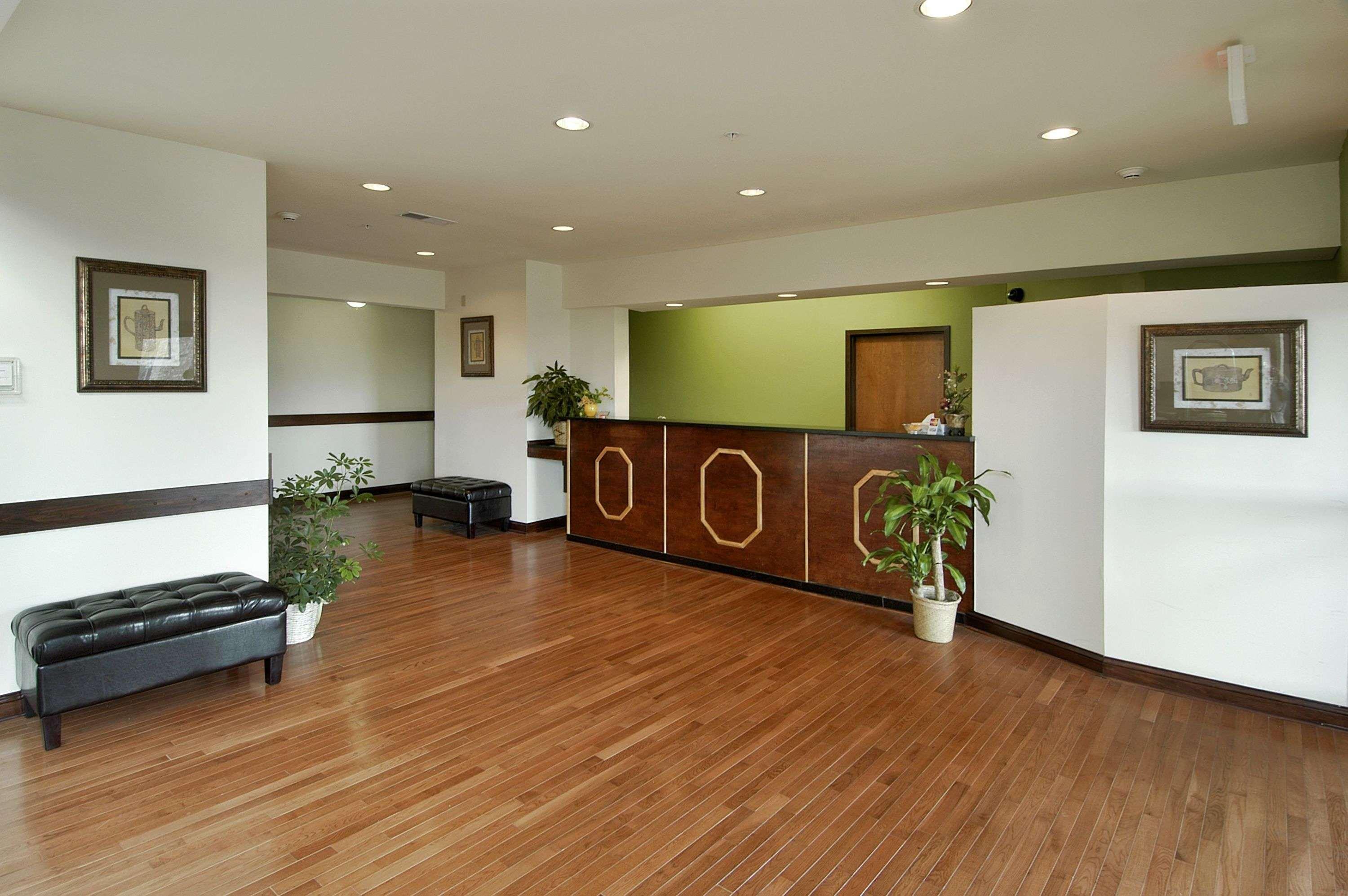Super 8 By Wyndham Bowling Green North Interior photo